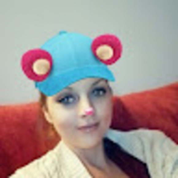 Meet your Posher, Nicole - Picture 1 of 1